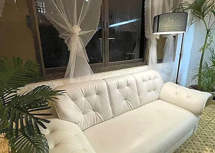 Отель Spacious Family House With Pool In Tagaytay