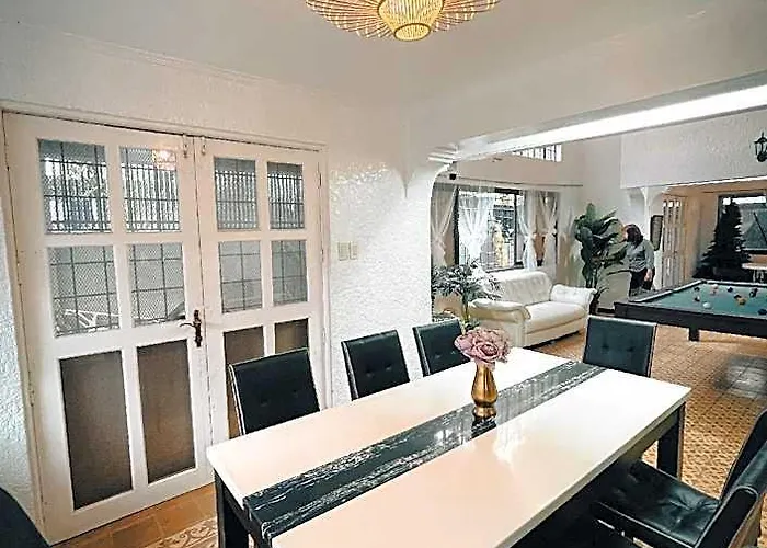 Spacious Family House With Pool In Tagaytay Отель 2*