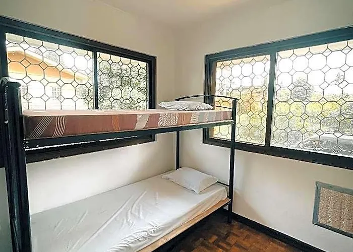 Отель Spacious Family House With Pool In Tagaytay Манила