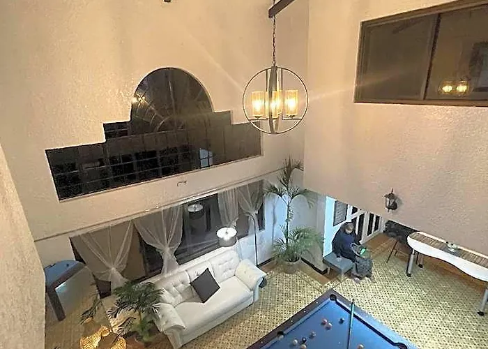 Отель Spacious Family House With Pool In Tagaytay 2*
