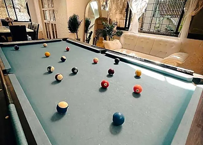 Отель Spacious Family House With Pool In Tagaytay 2*