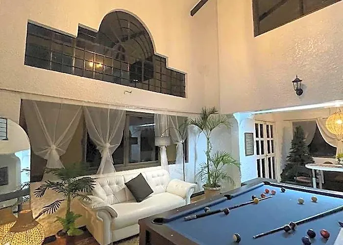 Отель Spacious Family House With Pool In Tagaytay Манила