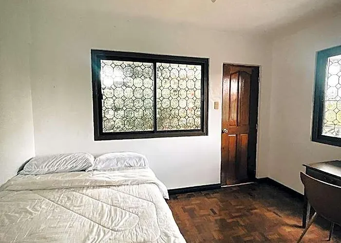 Отель Spacious Family House With Pool In Tagaytay 2*