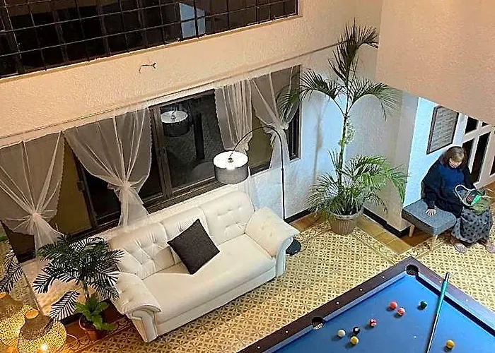 Отель Spacious Family House With Pool In Tagaytay