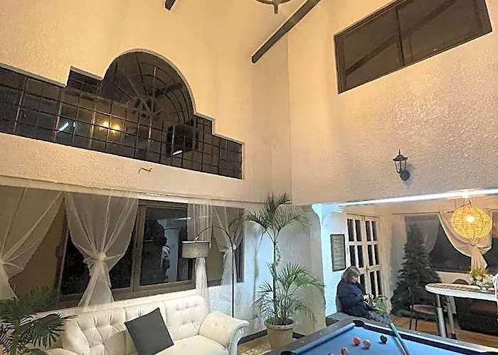 Отель Spacious Family House With Pool In Tagaytay Манила