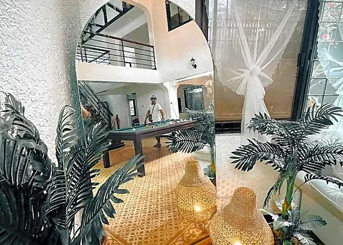 Отель Spacious Family House With Pool In Tagaytay