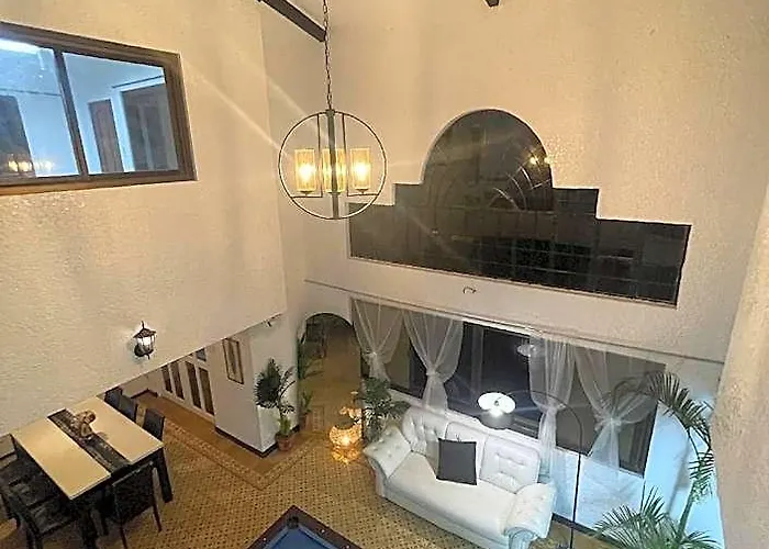 Spacious Family House With Pool In Tagaytay