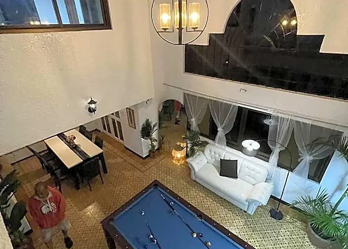 Отель Spacious Family House With Pool In Tagaytay Манила